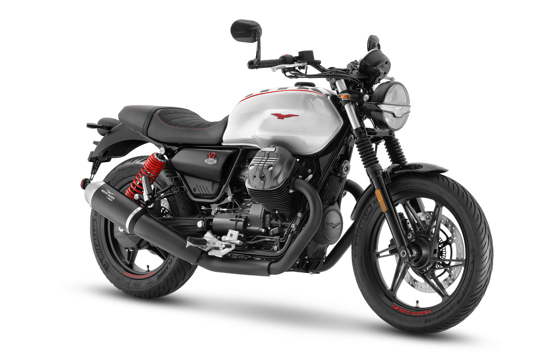 F&T Fahrzeug-Technik GmbH - Ihr Motorradhändler und Fachwerkstatt in Freital, Dresden, Sachsen und deutschlandweit - Moto Guzzi V7 Stone Ten - Ansicht vorn rechts